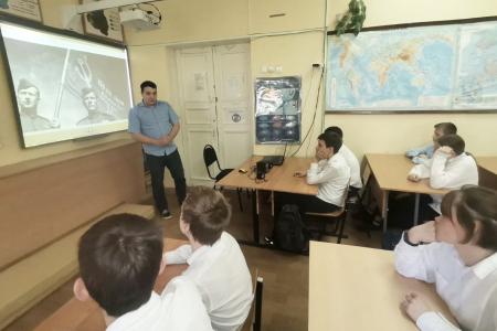 Тульский обком КПРФ в преддверии Дня Пионерии организовал прием в пионеры учащихся школ