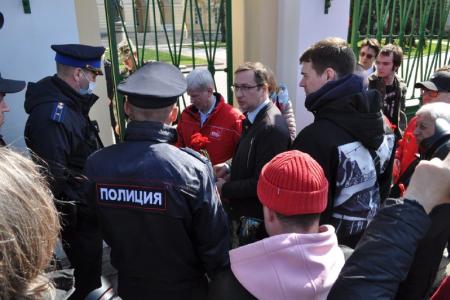 Санкт-Петербург. Провокации не помешали КПРФ провести мероприятие у Смольного