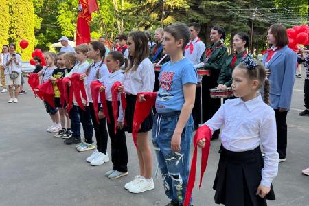 Марий Эл. В Йошкар-Оле состоялась торжественная линейка в честь Дня Пионерии