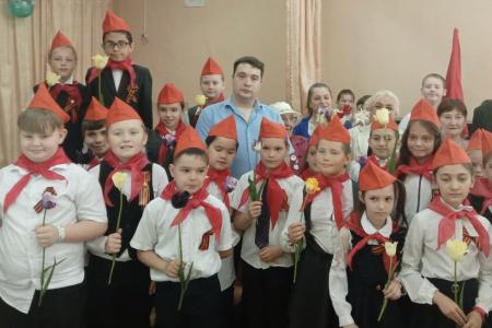 В Тульской области коммунисты продолжают массовый приём школьников в пионеры