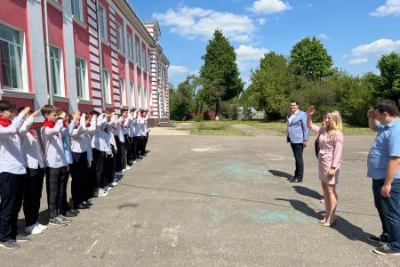 Тульский обком КПРФ в преддверии Дня Пионерии организовал прием в пионеры учащихся школ