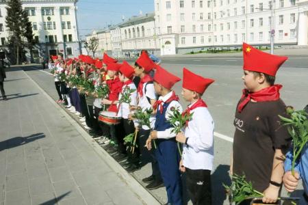 В Чувашии приём в пионеры состоялся у памятника В.И. Ленину