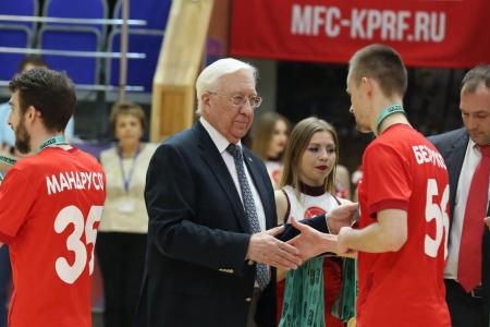 Легендарные! Команда «КПРФ-2» стала пятикратным чемпионом Высшей лиги по мини-футболу