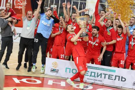 Легендарные! Команда «КПРФ-2» стала пятикратным чемпионом Высшей лиги по мини-футболу