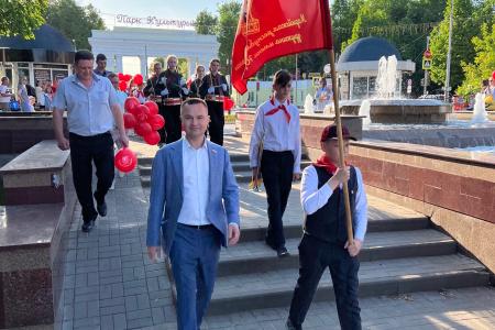 Марий Эл. В Йошкар-Оле состоялась торжественная линейка в честь Дня Пионерии
