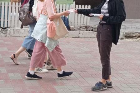 Красный Первомай в Астрахани отметили автопробегом и возложением цветов