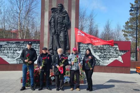 Ямало-Ненецкий автономный округ. Коммунисты приняли участие в городских праздничных мероприятиях, посвященных Дню Победы
