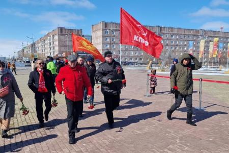 Ямало-Ненецкий автономный округ. Коммунисты приняли участие в городских праздничных мероприятиях, посвященных Дню Победы