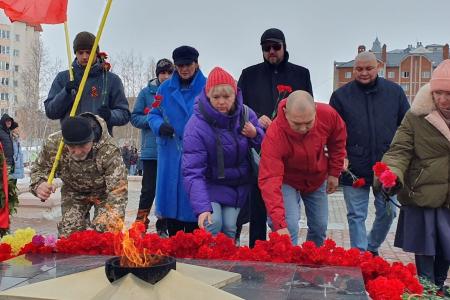 Ямало-Ненецкий автономный округ. Коммунисты приняли участие в городских праздничных мероприятиях, посвященных Дню Победы