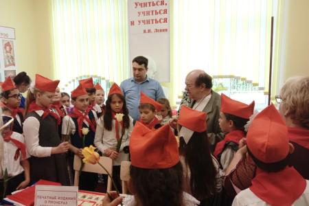 В Тульской области коммунисты продолжают массовый приём школьников в пионеры