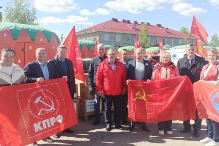 Рязанские коммунисты приняли участие в отправке 109-го гуманитарного конвоя