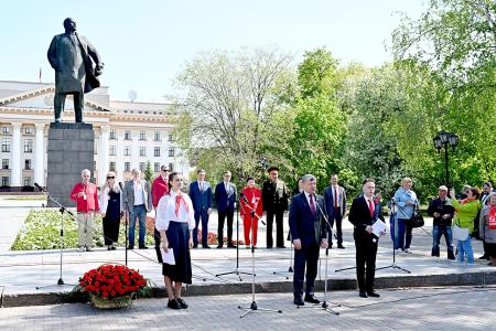 На Центральной площади Тюмени прошла большая линейка, посвящённая 100-летию областной пионерской организации