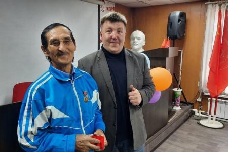 Тувинские коммунисты провели творческий вечер для ветеранов партии в честь Первомая