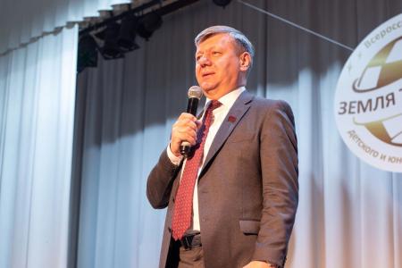 Дмитрий Новиков поздравил победителей регионального отборочного тура конкурса «Земля талантов» в Тюмени