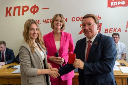 Курская область. Н.Н. Иванов провел заседание депутатов фракций КПРФ
