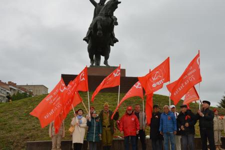 Коммунисты Калмыкии отметили День Победы