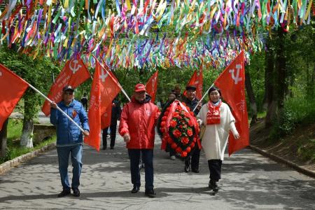 Коммунисты Калмыкии отметили День Победы