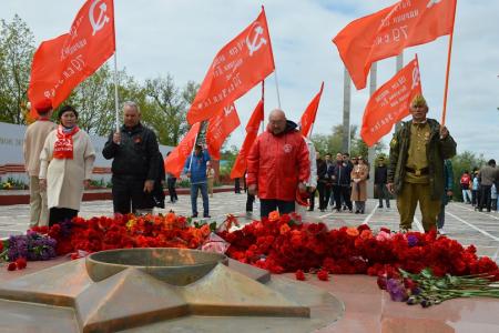 Коммунисты Калмыкии отметили День Победы