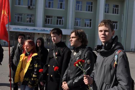 Санкт-Петербург. Красная первомайская акция у памятника первой маевке