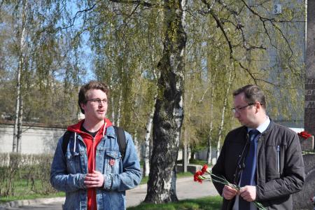 Санкт-Петербург. Красная первомайская акция у памятника первой маевке