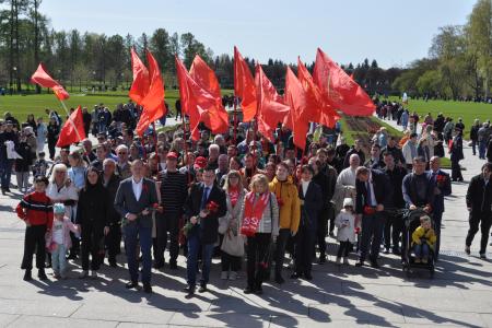 Ленинградские коммунисты напомнили о настоящих символах Великой Победы