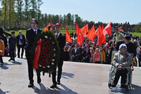 Ленинградские коммунисты напомнили о настоящих символах Великой Победы