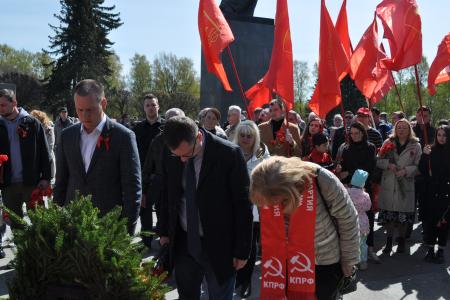 Ленинградские коммунисты напомнили о настоящих символах Великой Победы