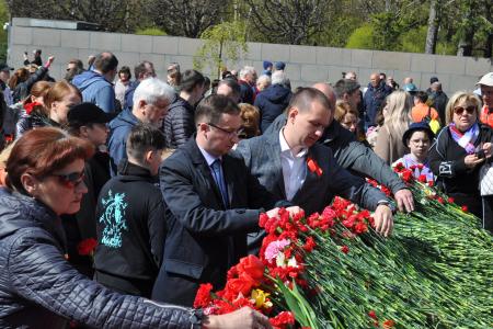 Ленинградские коммунисты напомнили о настоящих символах Великой Победы