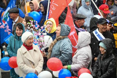 Глава Хакасии Валентин Коновалов поздравил жителей республики с Первомаем