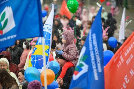 Глава Хакасии Валентин Коновалов поздравил жителей республики с Первомаем