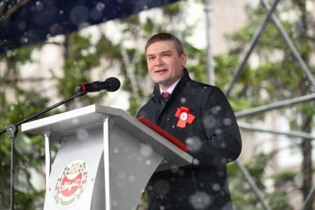 Глава Хакасии Валентин Коновалов поздравил жителей республики с Первомаем