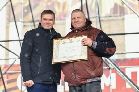 Глава Хакасии Валентин Коновалов поздравил жителей республики с Первомаем