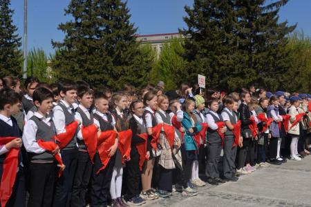 В Новосибирске более 550 школьников стали пионерами