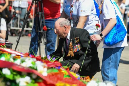 В преддверии Дня Победы глава Хакасии коммунист Валентин Коновалов почтил память погибших в годы Великой Отечественной войны
