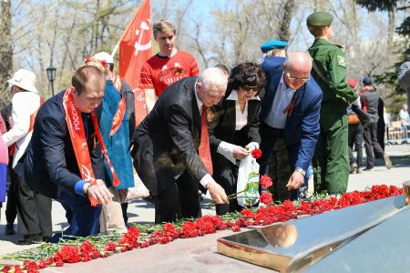 В преддверии Дня Победы глава Хакасии коммунист Валентин Коновалов почтил память погибших в годы Великой Отечественной войны