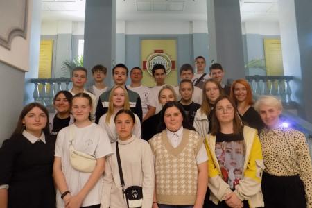 В учебном заведении Бобровского района Воронежской области чтут традиции, изучают историю и растят патриотов