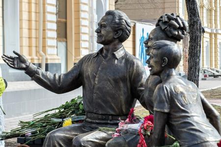 Дмитрий Новиков поздравил хореографический ансамбль «Ровесники» с 55-летием творческой деятельности