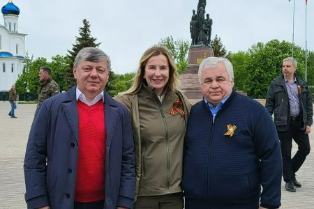 Дмитрий Новиков и Казбек Тайсаев приняли участие в праздновании Дня Великой Победы в Луганске
