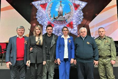 Дмитрий Новиков и Казбек Тайсаев приняли участие в праздновании Дня Великой Победы в Луганске