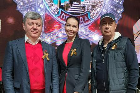 Дмитрий Новиков и Казбек Тайсаев приняли участие в праздновании Дня Великой Победы в Луганске