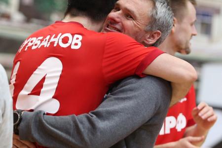 Легендарные! Команда «КПРФ-2» стала пятикратным чемпионом Высшей лиги по мини-футболу
