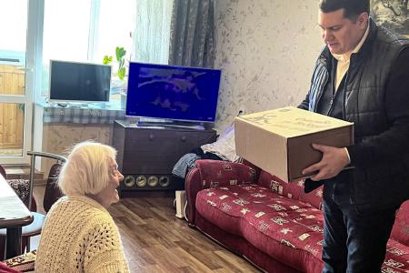 Тульские коммунисты поздравляют ветеранов с Днем Победы