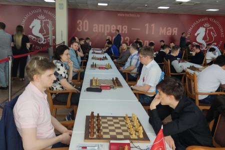 Мужская команда «КПРФ» на Чемпионате России по шахматам лидирует после пяти туров, одержав пять побед