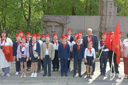 100 лет Рязанской пионерии: более чем 80-ти юным рязанцам  повязали красные галстуки 19 мая