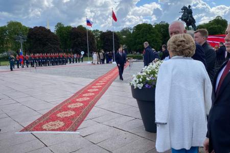 Сергей Пантелеев возложил цветы к Памятнику Петру Первому на Сенатской площади Санкт-Петербурга