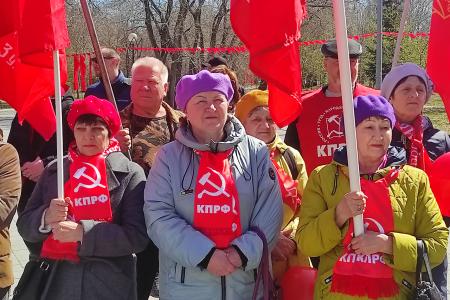 Тюменские коммунисты провели первомайский митинг