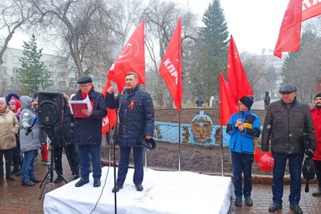 Новосибирск отметил красный Первомай митингом