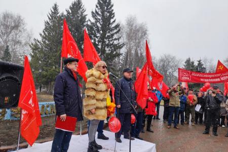 Новосибирск отметил красный Первомай митингом