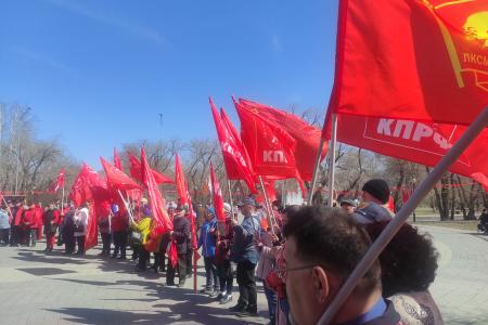 Тюменские коммунисты провели первомайский митинг