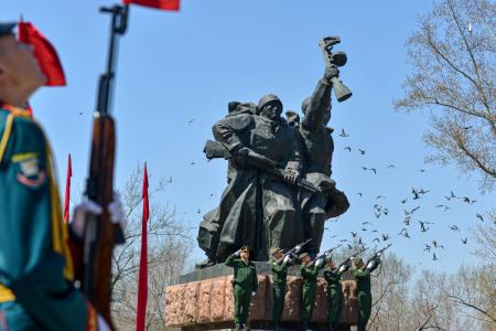В преддверии Дня Победы глава Хакасии коммунист Валентин Коновалов почтил память погибших в годы Великой Отечественной войны